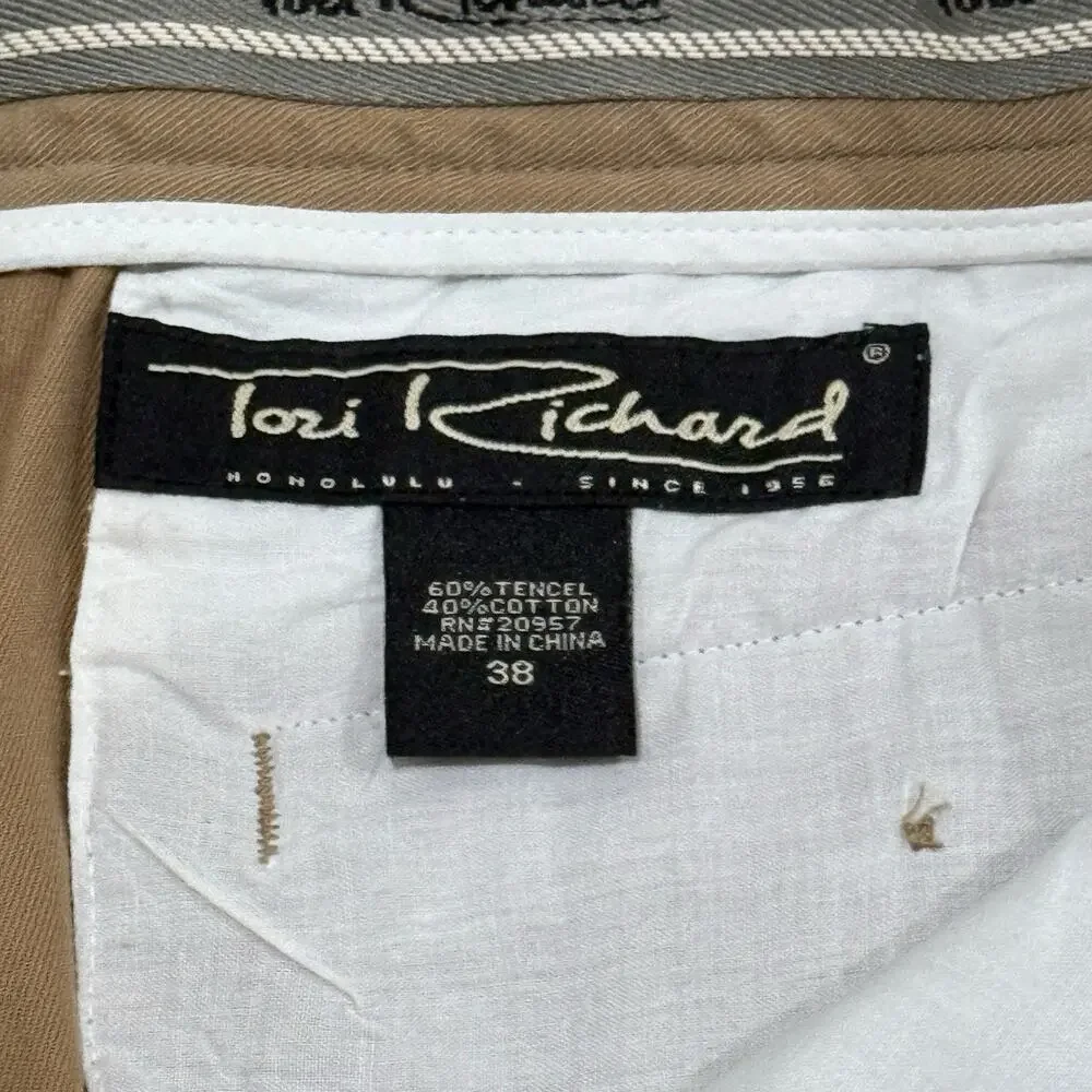 Tori Richard Men's 38 Pleated Chino Shorts Lyocell Cotton Blend Casual Brown Tan